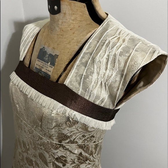 Signette Metallic Gold Floral Brocade Beige Lace Cap Sleeve Empire Waist Dress - Picture 3 of 12